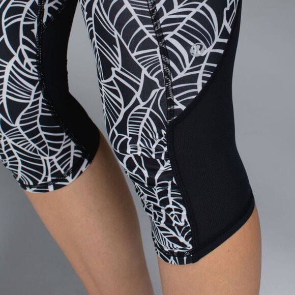 Lululemon Run A Marathon Crop II Pretty Palm Black Angel Wing / Black - Picture 8 of 8